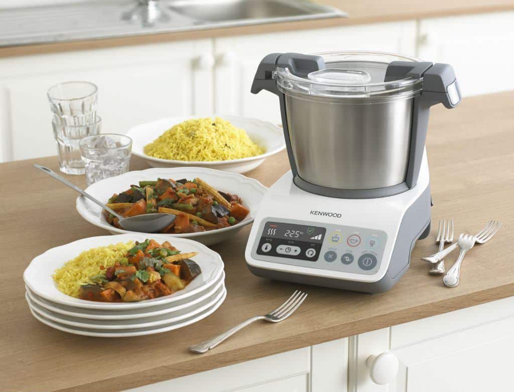 robot de cocina y platos preparados