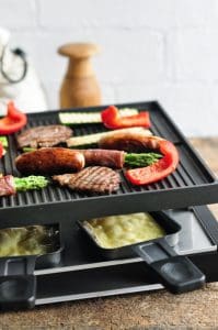 raclette con carne y verduras