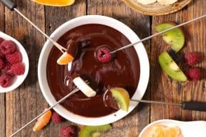 chocolate derretido en una fondue