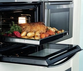 horno encastrable con comida