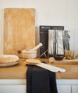 tabla de cortar en la cocina
