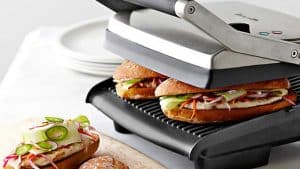 máquina de paninis en marcha