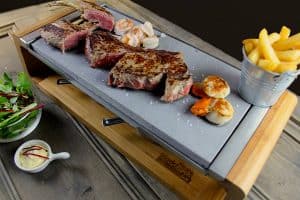 plancha grill con piedra de madera