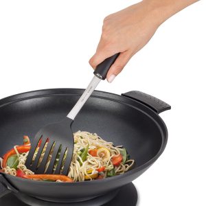 cocinar en un wok eléctrico