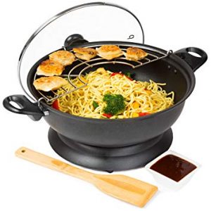 wok eléctrico con alimentos