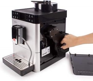limpiar una cafetera con molinillo