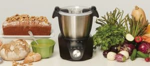 robot ChefBot Compact de IKOHS en la cocina